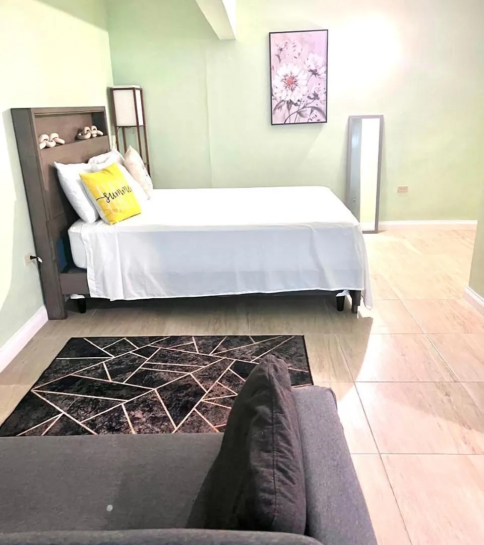 The Shelton Kaemas Rest Apartamento Montego Bay